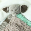 Doudou chiffon avec une tête d' éléphant crocheté couleur marron et vert d'eau.
